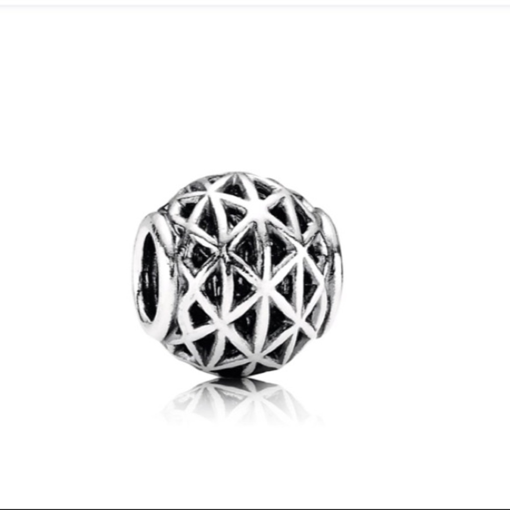 Pandora retired Serendipity charm